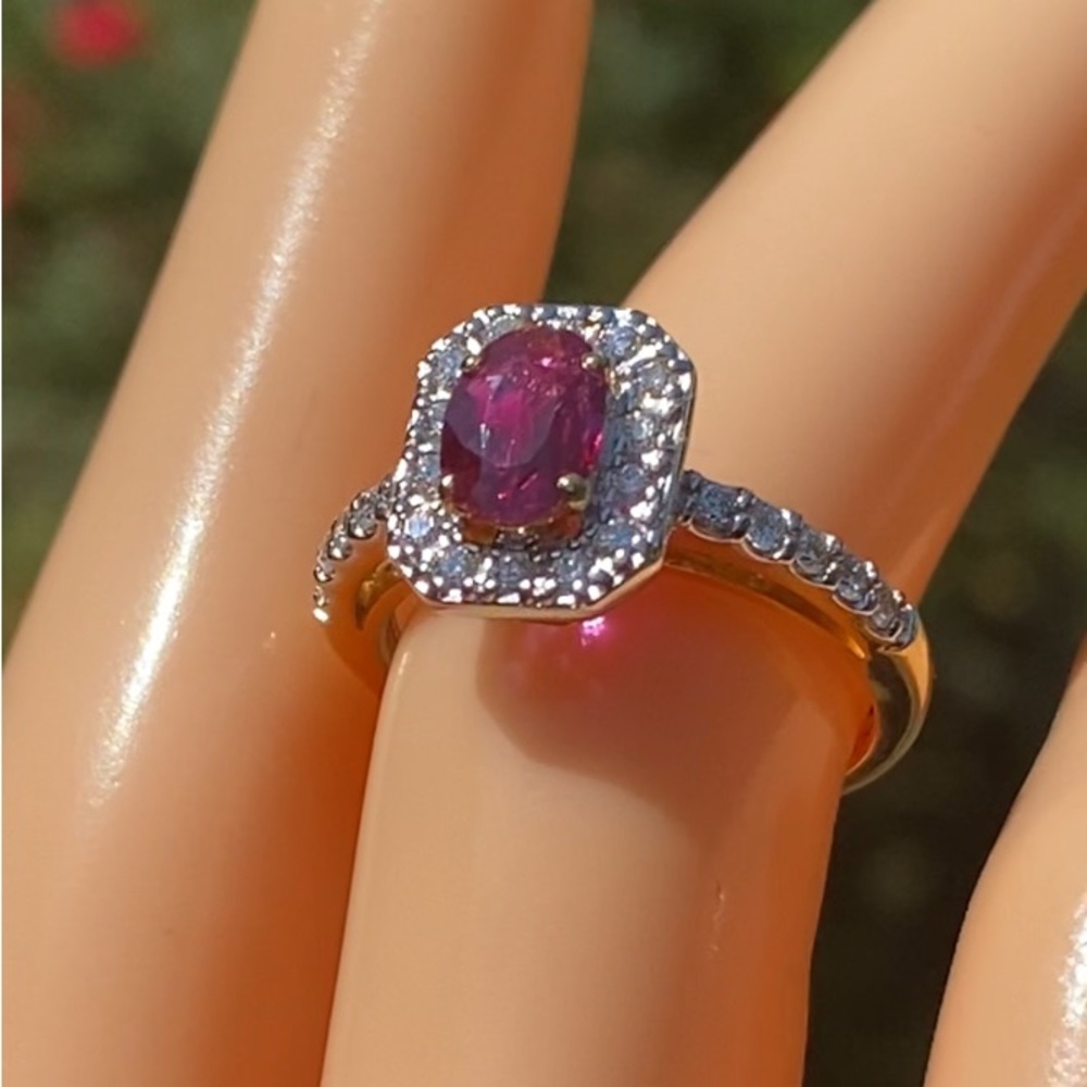 Natural Burmese Ruby and Diamond Ring in 18 k solid gold with lab certificate